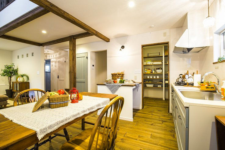 ナチュリエ新潟/エクセレントホーム こだわりの塗り壁と無垢材。自然素材のやさしさと薪ストーブのぬくもりが溶けあう住まいの建築実例画像5