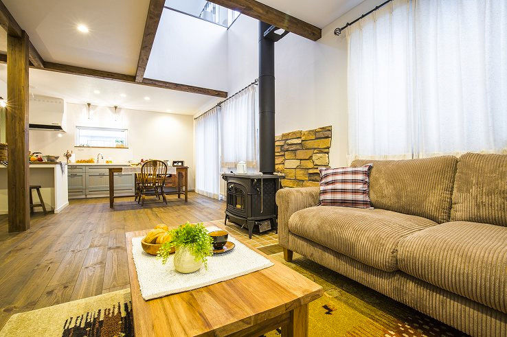 ナチュリエ新潟/エクセレントホーム こだわりの塗り壁と無垢材。自然素材のやさしさと薪ストーブのぬくもりが溶けあう住まいの建築実例画像7