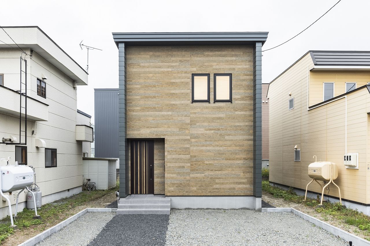 ナチュリエ新潟/エクセレントホーム 魅せるアウトドアギアと隠す生活感をしっかり分ける、明るくスタイリッシュな家の建築実例画像2