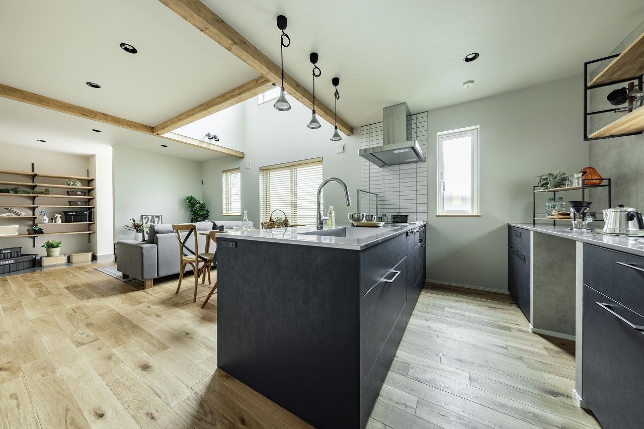 ナチュリエ新潟/エクセレントホーム 魅せるアウトドアギアと隠す生活感をしっかり分ける、明るくスタイリッシュな家の建築実例画像4