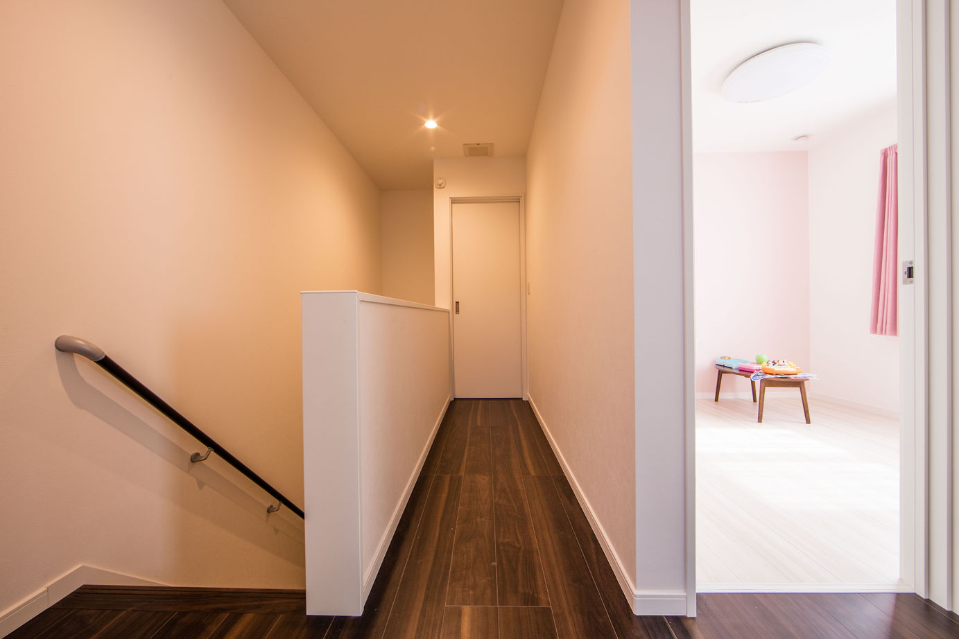 紀の国住宅 LDKは土間続きの開放的なワンフロア。収納の多さと裏動線が快適な四角い箱の家の建築実例画像6