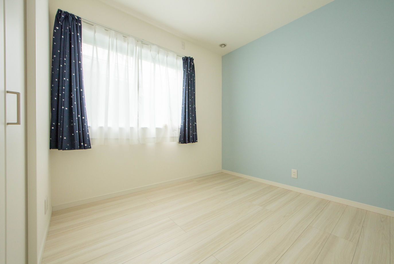 紀の国住宅 LDKは土間続きの開放的なワンフロア。収納の多さと裏動線が快適な四角い箱の家の建築実例画像7