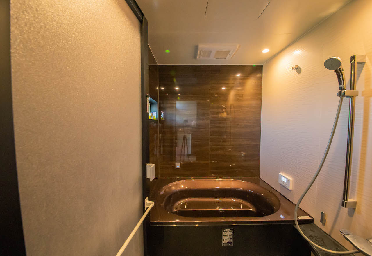 紀の国住宅 【和歌山県/2000万円台/間取り有】南側の大開口や高い勾配天井が開放的。山の眺望と太陽の光を導く平屋の家の建築実例画像7