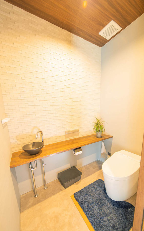 紀の国住宅 【和歌山県/2000万円台/間取り有】南側の大開口や高い勾配天井が開放的。山の眺望と太陽の光を導く平屋の家の建築実例画像8