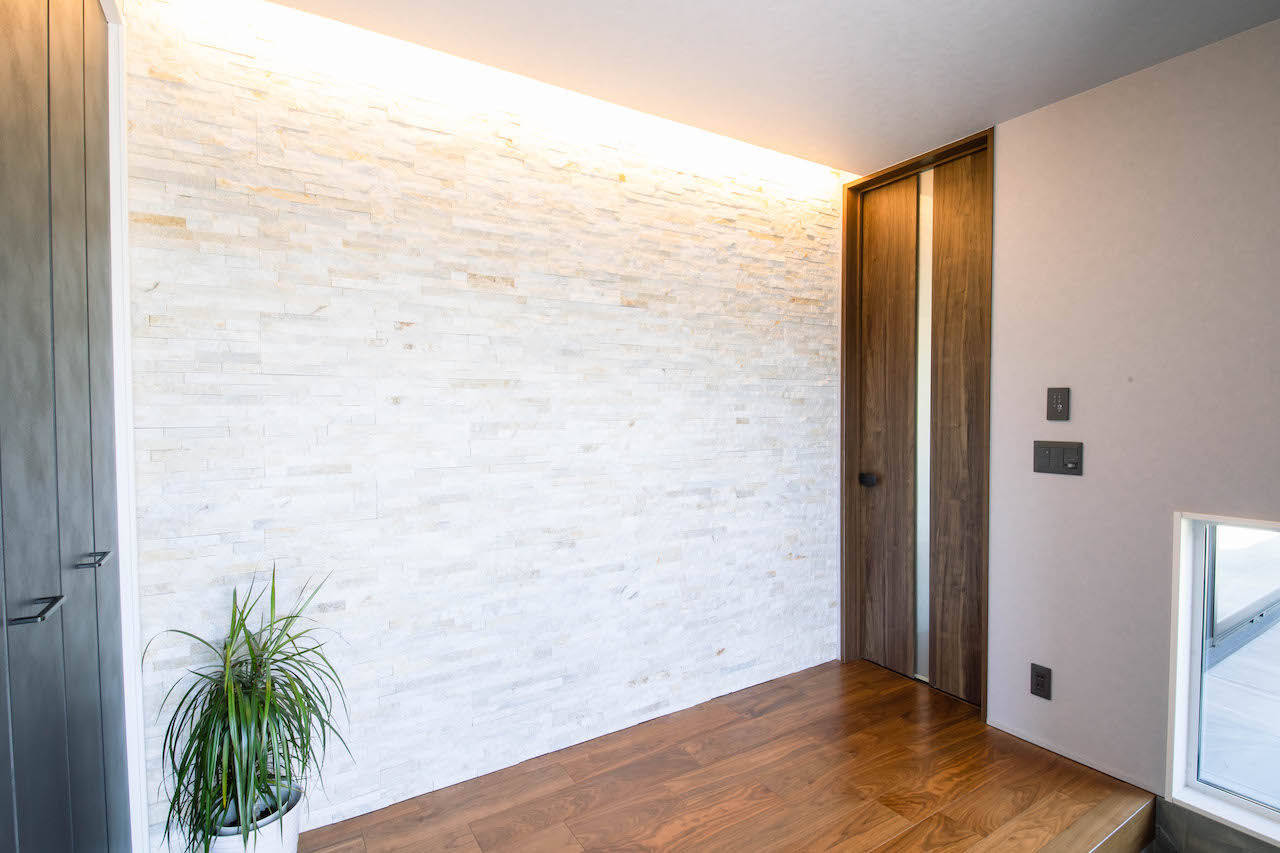 紀の国住宅 【和歌山県/2000万円台/間取り有】南側の大開口や高い勾配天井が開放的。山の眺望と太陽の光を導く平屋の家の建築実例画像9