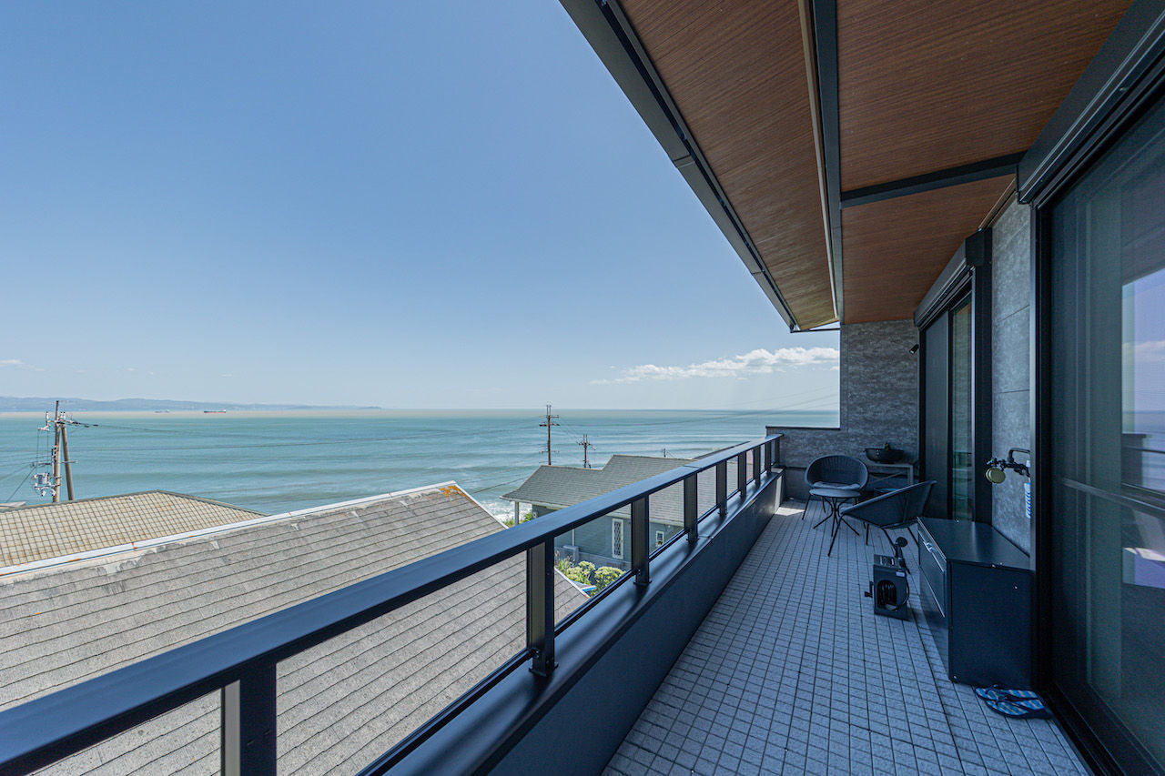 紀の国住宅 【和歌山県/間取り有】眺望と暮らしやすい動線を大切に。LDKから海の絶景を望むリゾートホテルのような家の建築実例画像2