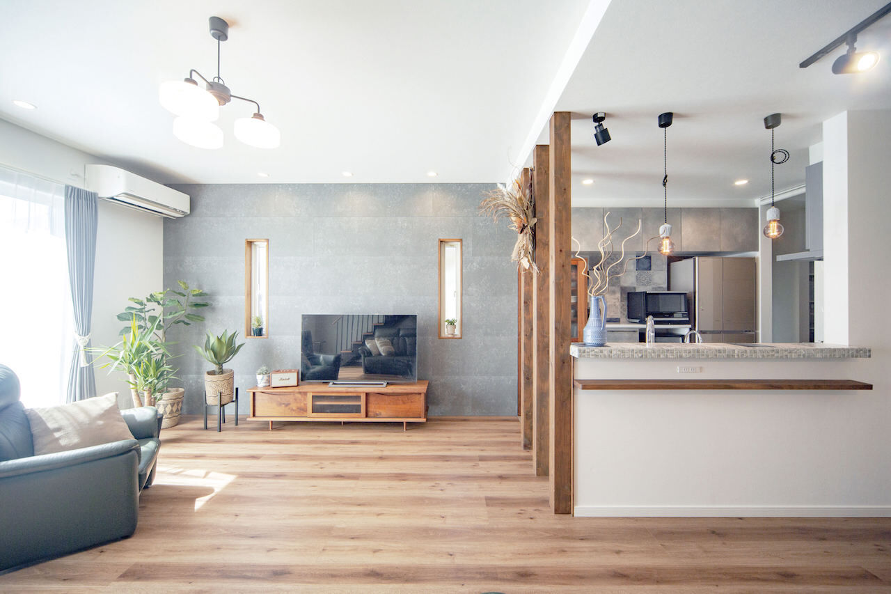 紀の国住宅 【和歌山/間取り図有】素材の質感を大切に。動線や収納、温熱環境にもこだわった唯一無二の家の建築実例画像2