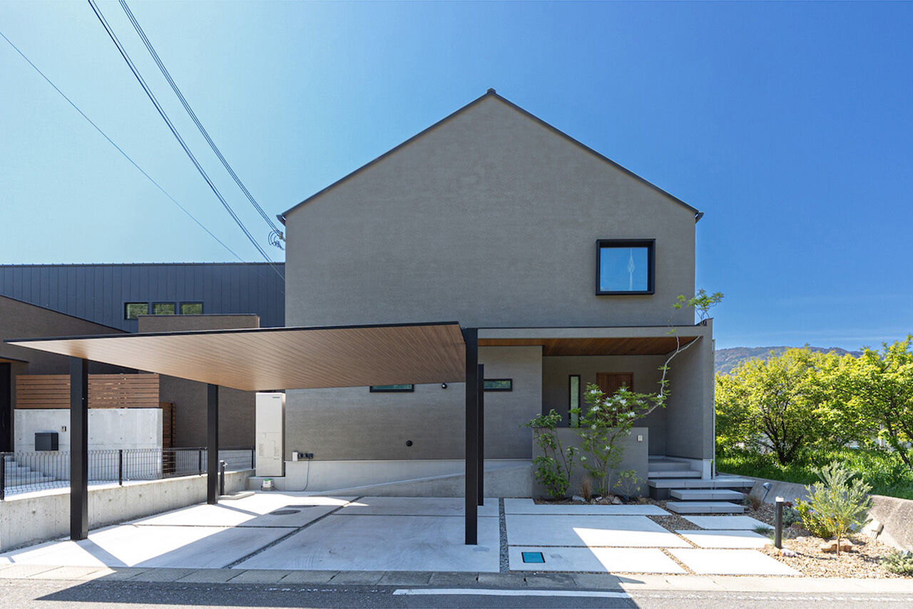 紀の国住宅 【和歌山/間取り図有】眺望や素材感を大切に。快適に暮らせる工夫が詰まった三角屋根の住まいの建築実例画像