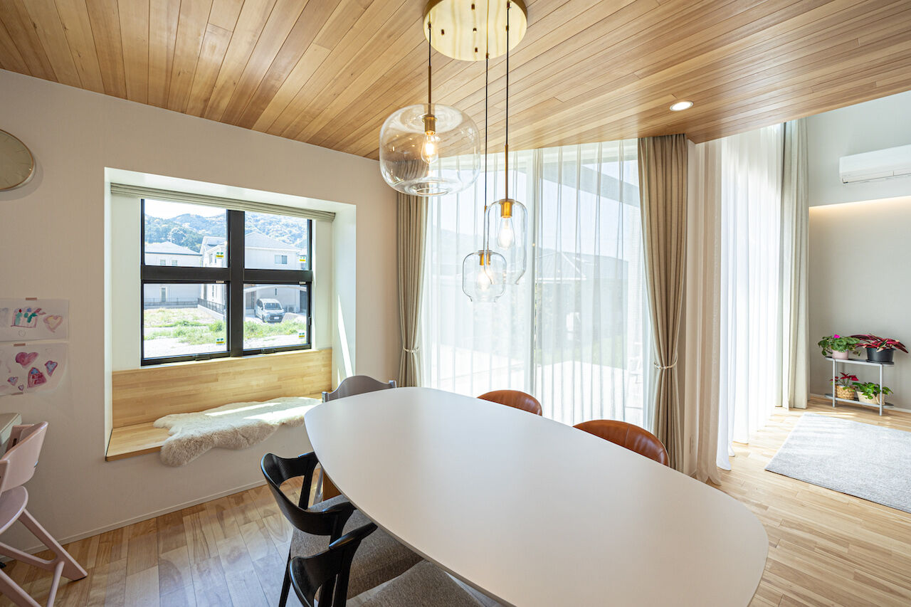 紀の国住宅 【和歌山/間取り図有】眺望や素材感を大切に。快適に暮らせる工夫が詰まった三角屋根の住まいの建築実例画像5