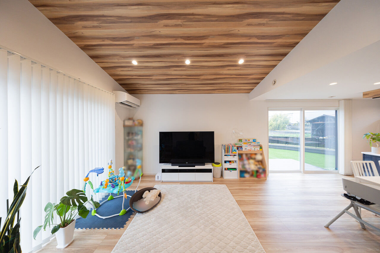 紀の国住宅 【和歌山県/間取り有】広い庭と繋がる開放的なLDKが魅力。生活動線にこだわった毎日の家事がはかどる住まいの建築実例画像2