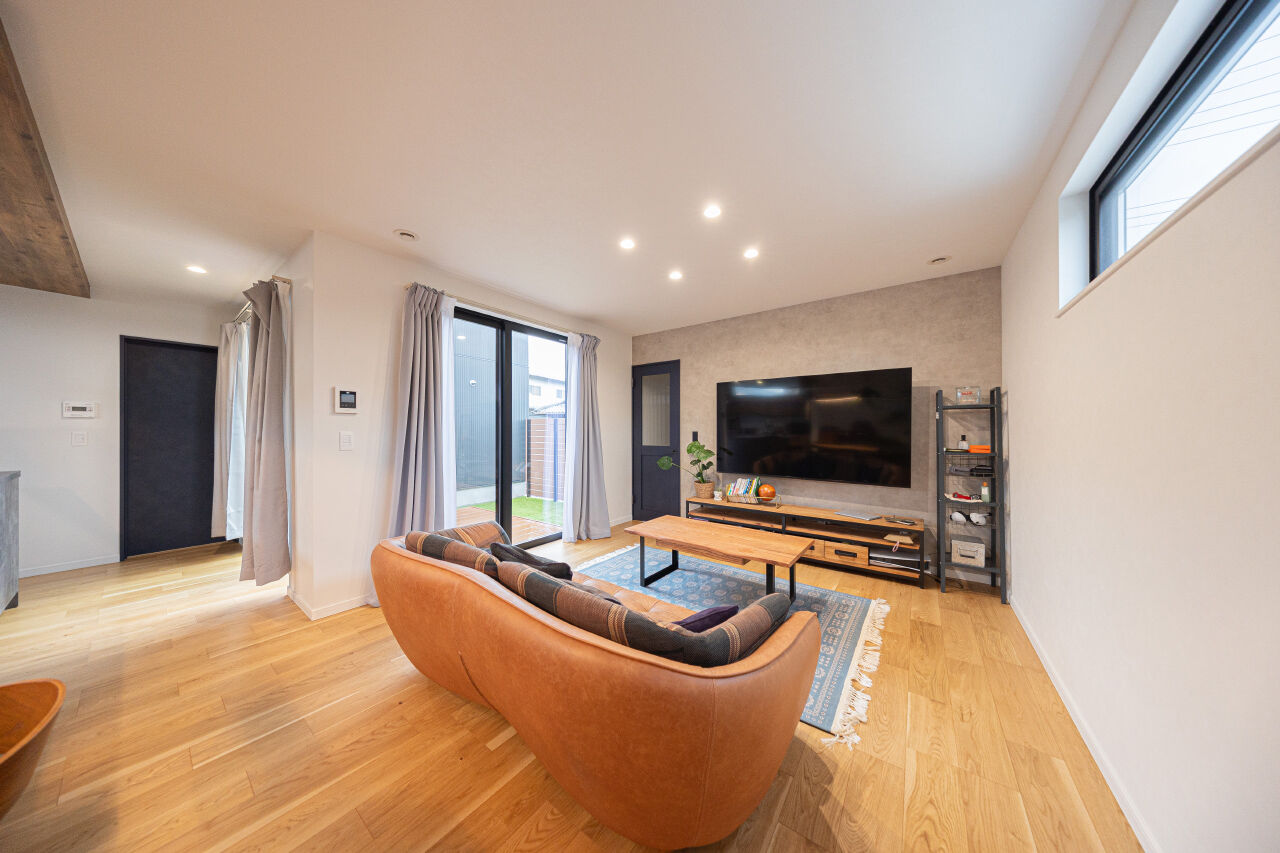 紀の国住宅 【和歌山県】ヴィンテージスタイルのインテリアがしっくり。広いテラスをコの字型に囲む開放的な平屋住宅の建築実例画像4