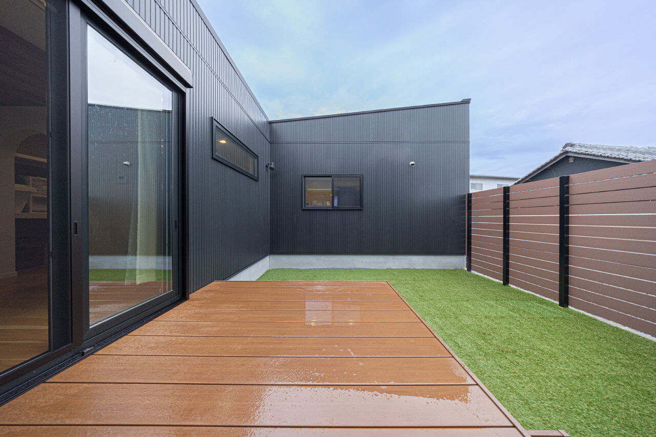 紀の国住宅 【和歌山県】ヴィンテージスタイルのインテリアがしっくり。広いテラスをコの字型に囲む開放的な平屋住宅の建築実例画像5