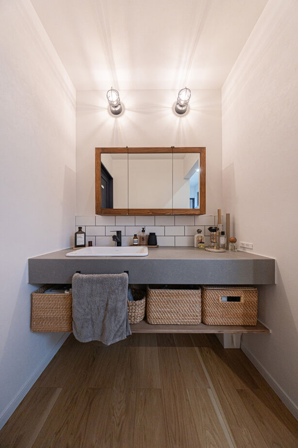 紀の国住宅 【和歌山県】ヴィンテージスタイルのインテリアがしっくり。広いテラスをコの字型に囲む開放的な平屋住宅の建築実例画像6