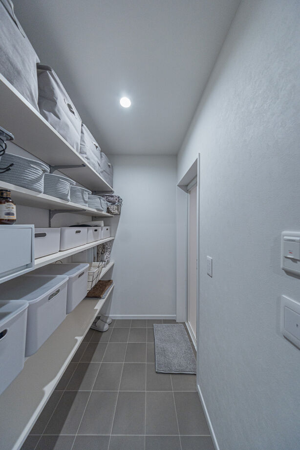 紀の国住宅 【和歌山県】ヴィンテージスタイルのインテリアがしっくり。広いテラスをコの字型に囲む開放的な平屋住宅の建築実例画像8