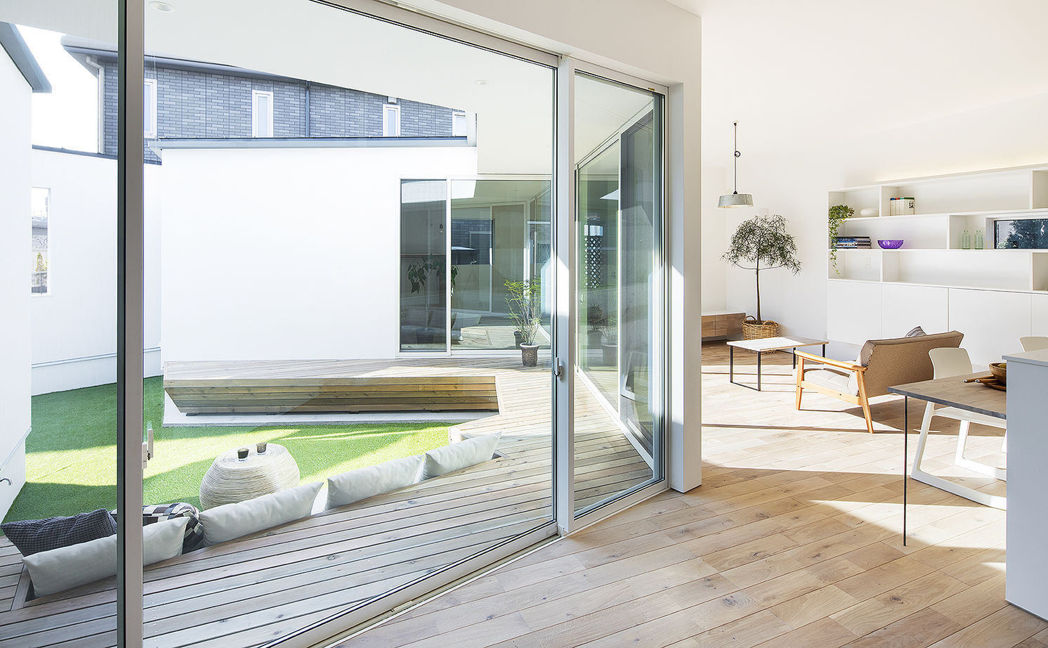 ＳＵＤＯホーム　須藤建設 【2000万円台/中庭/平屋】風の流れを回遊させるブーメラン形状の建物でプライバシーと開放感を両立の建築実例画像8