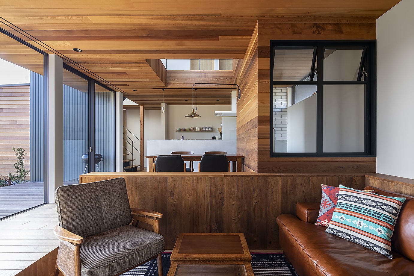 ＳＵＤＯホーム　須藤建設 【2500万円台/ウッドデッキ/吹き抜け】大自然に抱かれたレッドシダーの外観。家のどこでも眺望を楽しめる家の建築実例画像6