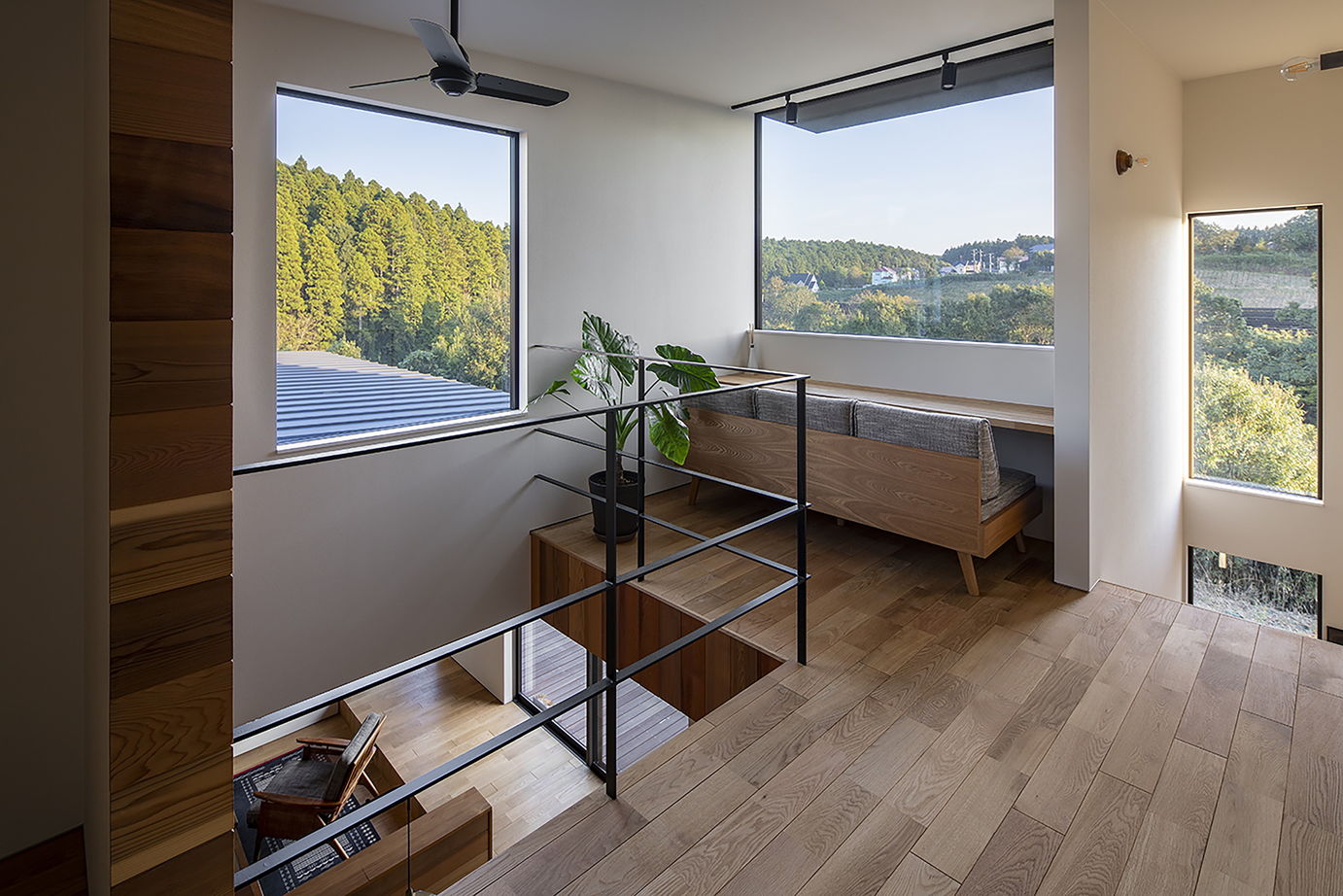 ＳＵＤＯホーム　須藤建設 【2500万円台/ウッドデッキ/吹き抜け】大自然に抱かれたレッドシダーの外観。家のどこでも眺望を楽しめる家の建築実例画像10