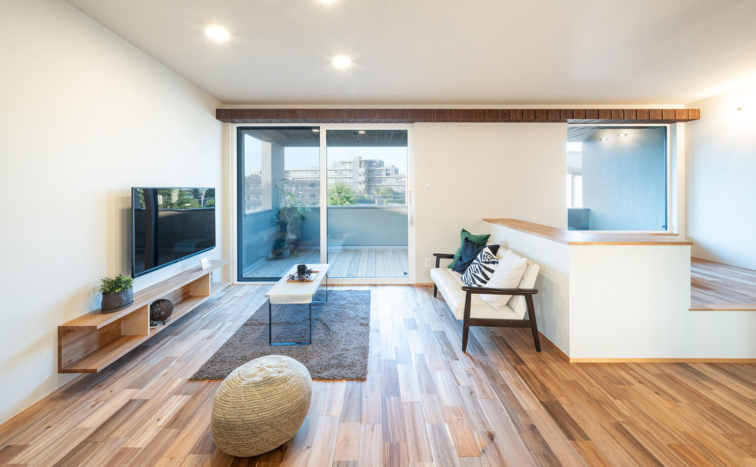 ＳＵＤＯホーム　須藤建設 【2000万円台後半｜43.8坪｜2階リビング】広い空と、家族の時間を愉しむLDK。自然素材も魅力（間取図あり）の建築実例画像3