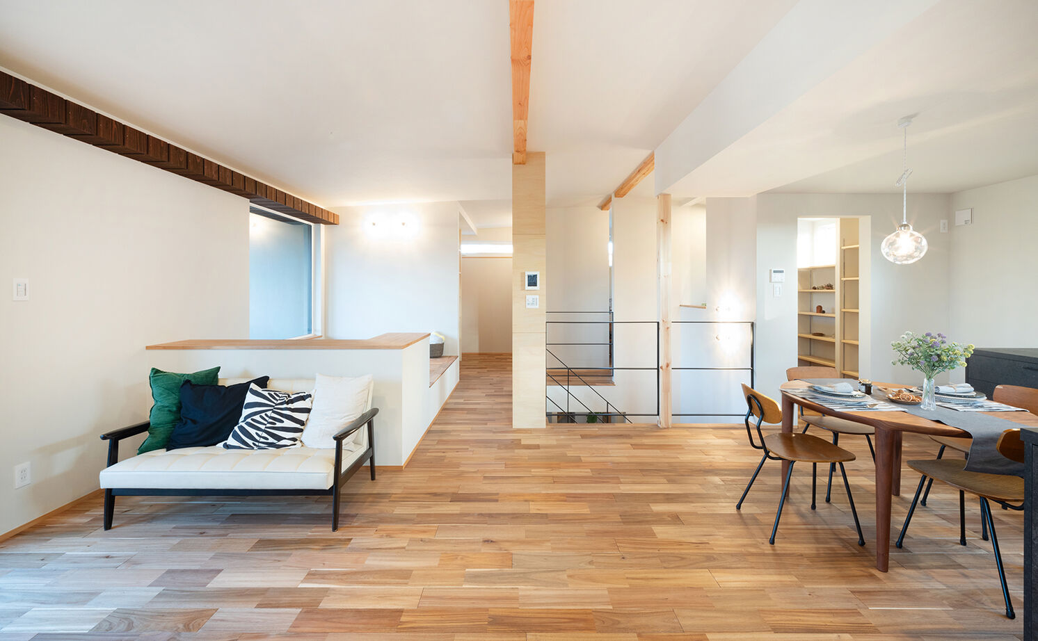 ＳＵＤＯホーム　須藤建設 【2000万円台後半｜43.8坪｜2階リビング】広い空と、家族の時間を愉しむLDK。自然素材も魅力（間取図あり）の建築実例画像7