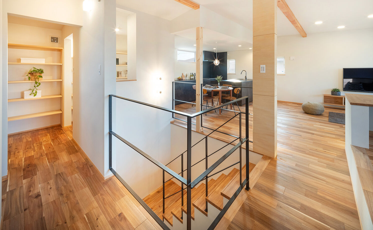 ＳＵＤＯホーム　須藤建設 【2000万円台後半｜43.8坪｜2階リビング】広い空と、家族の時間を愉しむLDK。自然素材も魅力（間取図あり）の建築実例画像8