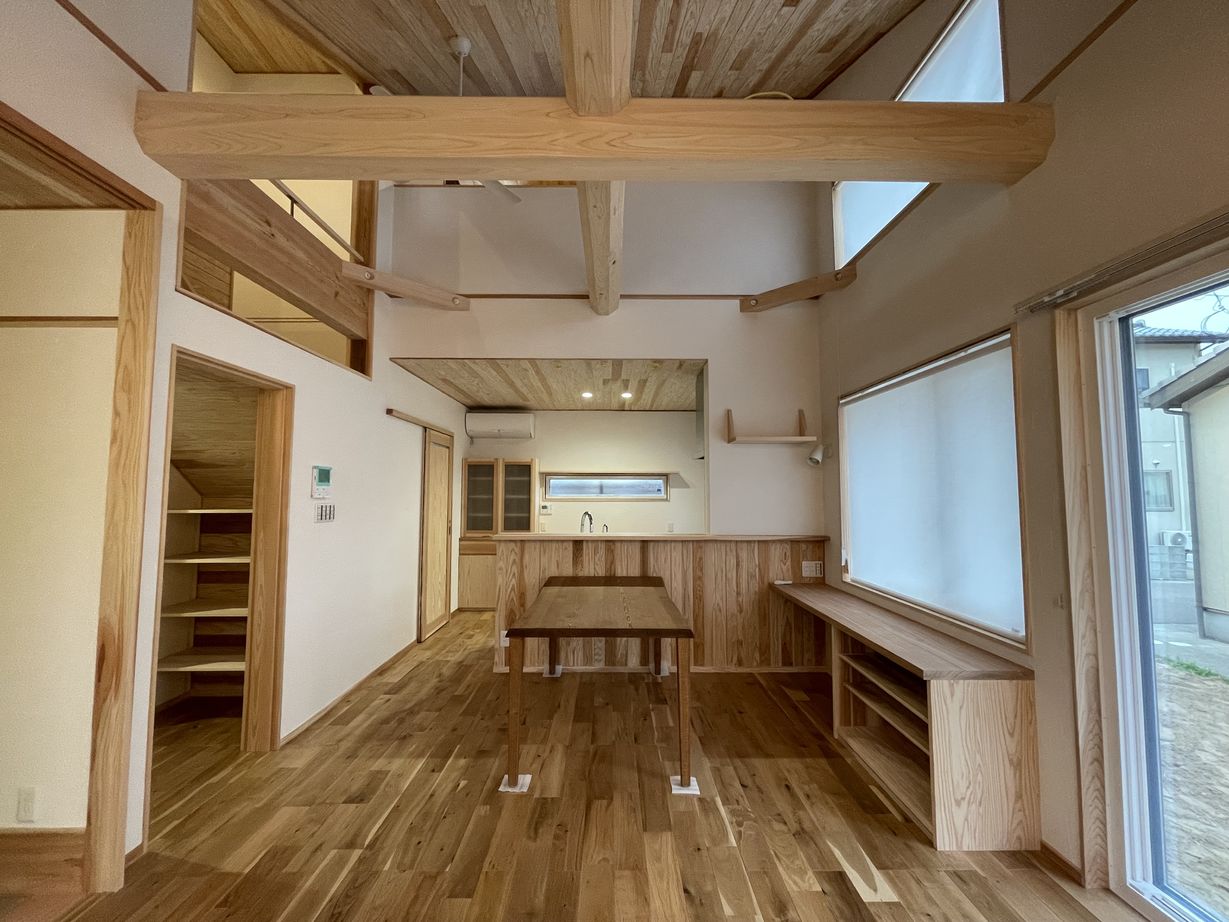 沢野建設工房 【天然木/耐震/高気密・高断熱/ZEH】天然無垢材、断熱、耐震すべてを妥協しない。安心の子育て住宅の建築実例画像4