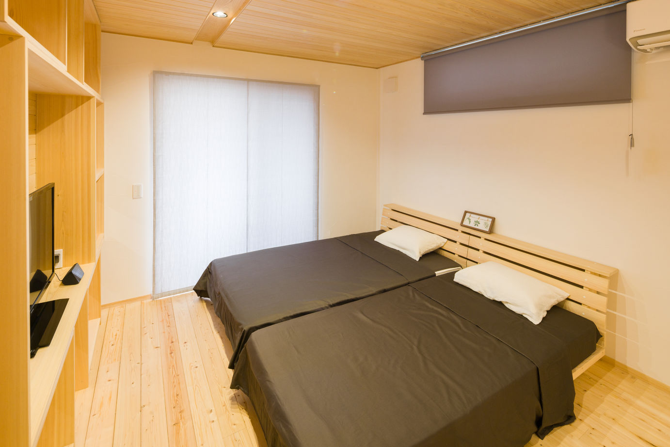 沢野建設工房 【ZEH・高気密・高断熱・天然無垢材】家族とプライバシーを守る、2階リビングの天然アロマの家の建築実例画像6