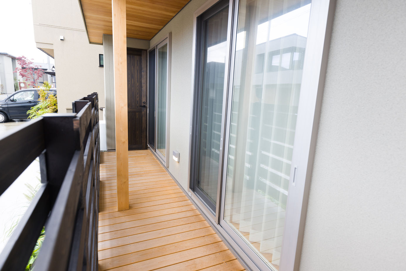 沢野建設工房 【ZEH・高気密・高断熱・天然無垢材】家族とプライバシーを守る、2階リビングの天然アロマの家の建築実例画像10