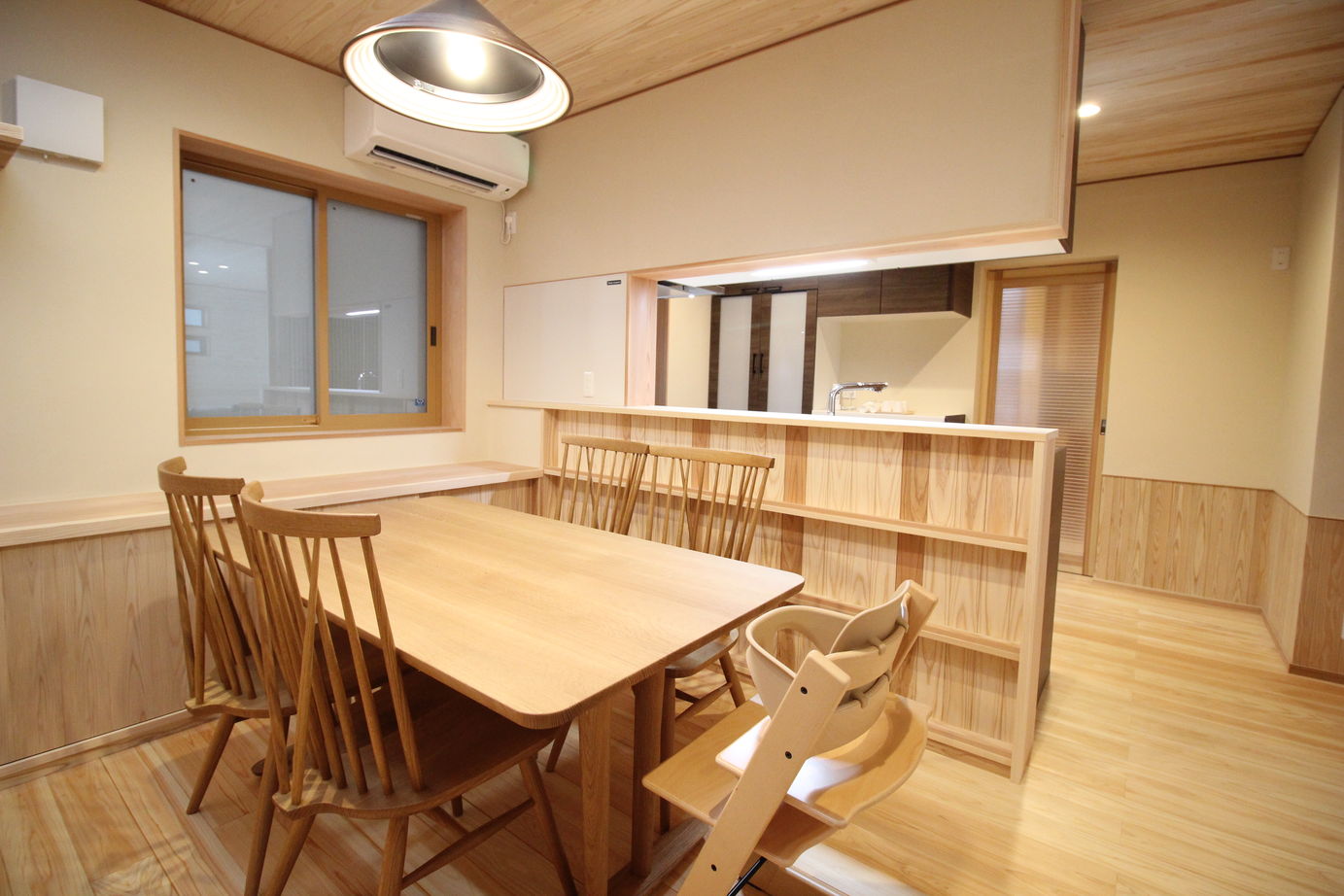 沢野建設工房 【天然木/耐震/防音/高気密・高断熱】天然ヒノキの大黒柱がある家の建築実例画像5