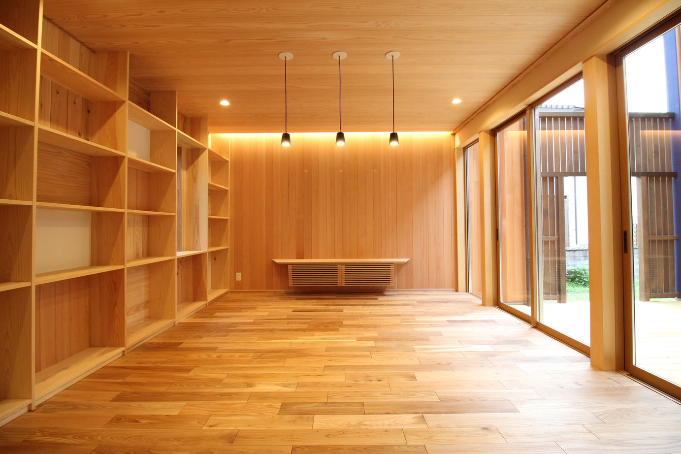 沢野建設工房 【天然木・子育て・若世帯・ウッドデッキ・中庭・壁面収納】3人の子育てをとことん楽しむ家の建築実例画像3