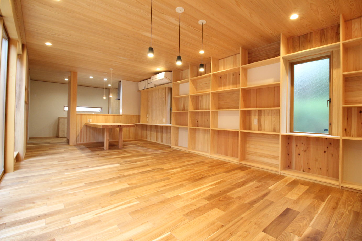 沢野建設工房 【天然木・子育て・若世帯・ウッドデッキ・中庭・壁面収納】3人の子育てをとことん楽しむ家の建築実例画像4