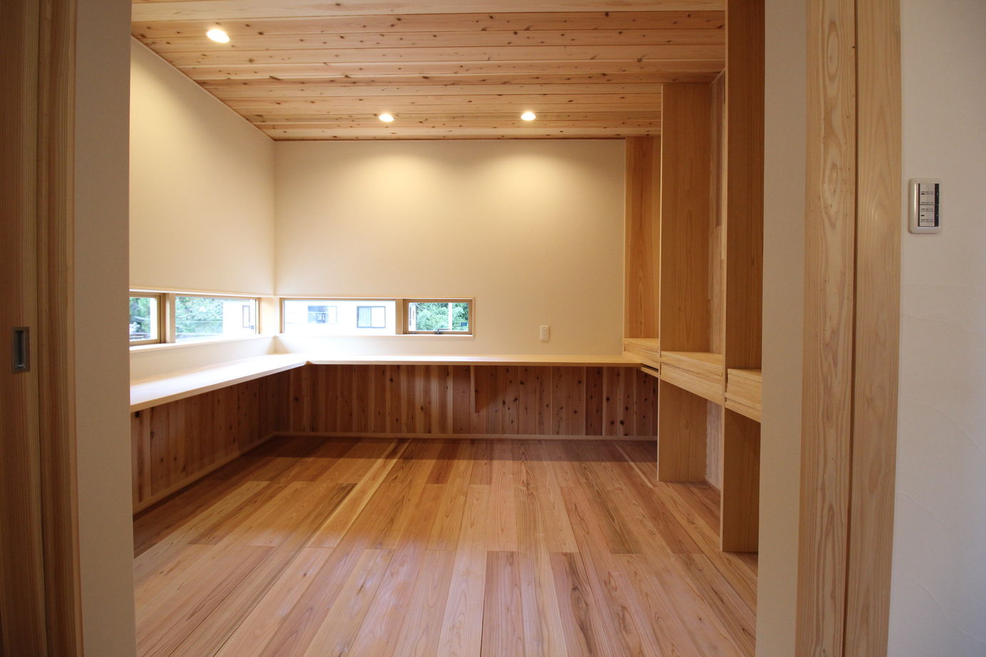 沢野建設工房 【天然木・子育て・若世帯・ウッドデッキ・中庭・壁面収納】3人の子育てをとことん楽しむ家の建築実例画像5