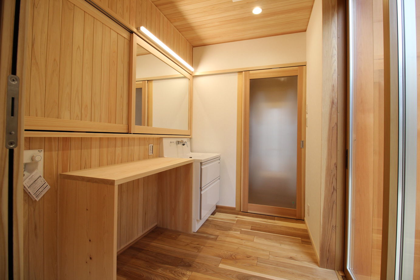 沢野建設工房 【天然木・子育て・若世帯・ウッドデッキ・中庭・壁面収納】3人の子育てをとことん楽しむ家の建築実例画像8