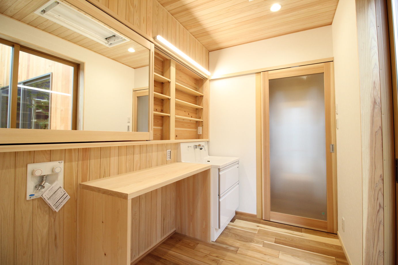 沢野建設工房 【天然木・子育て・若世帯・ウッドデッキ・中庭・壁面収納】3人の子育てをとことん楽しむ家の建築実例画像9