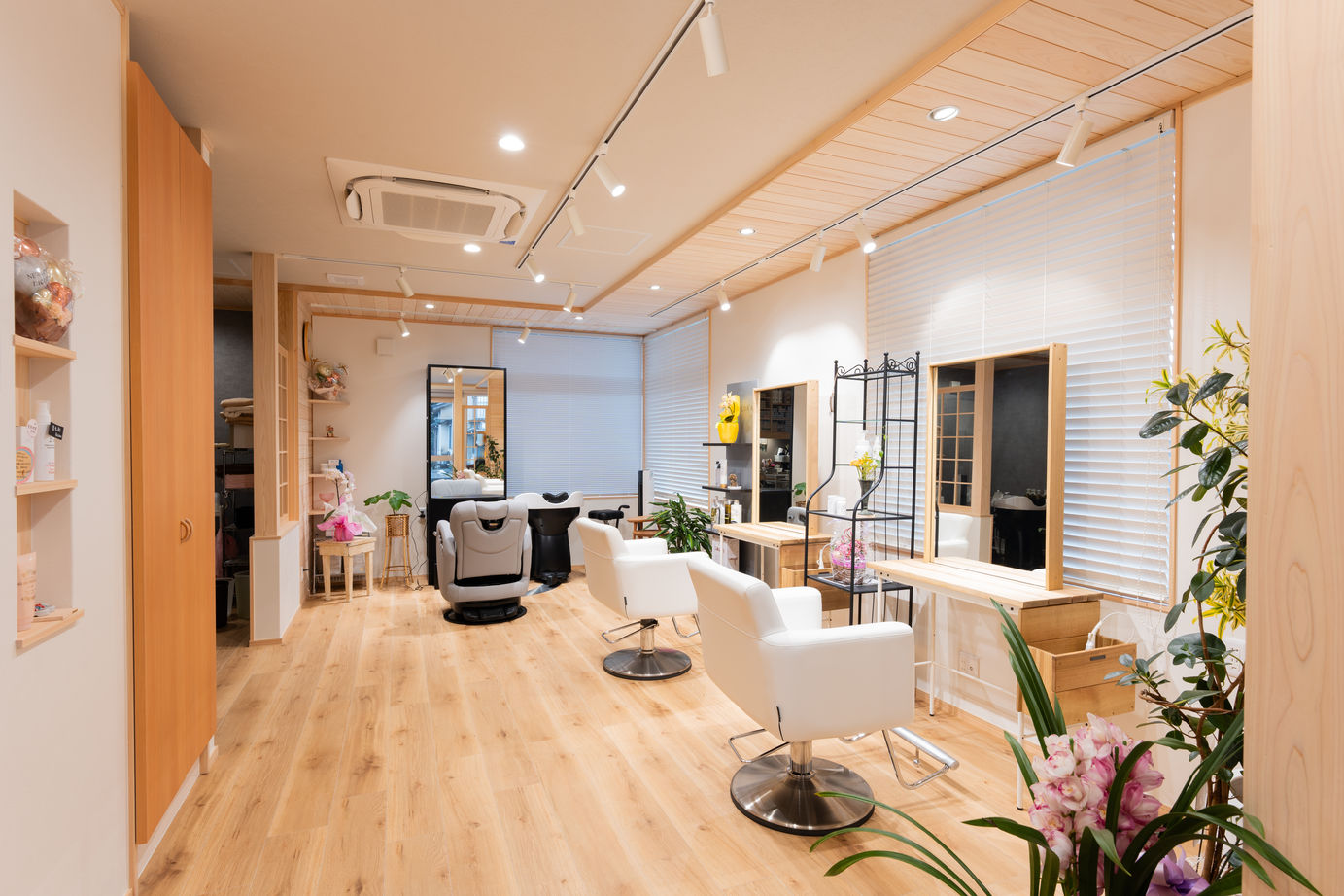 沢野建設工房 森の香りで和らぐ美容室の建築実例画像2
