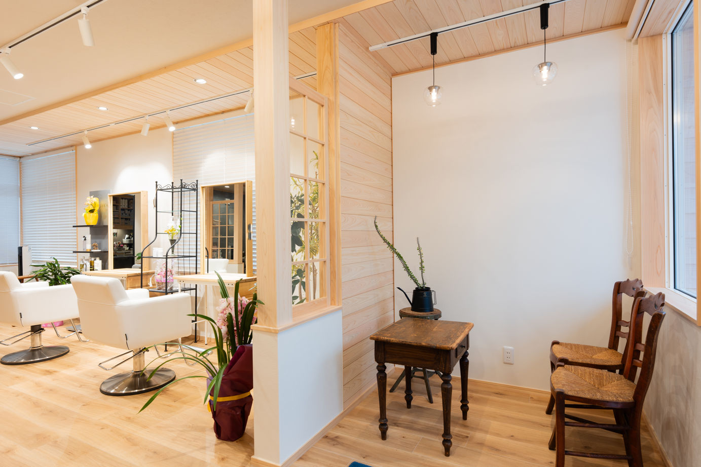 沢野建設工房 森の香りで和らぐ美容室の建築実例画像4