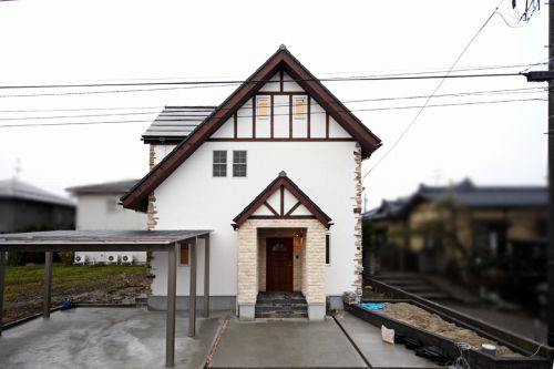 ケンテムハウス／無添加住宅 北欧風デザインが素敵な、漆喰の壁と自然素材に包まれた輸入住宅テイストのお家の建築実例画像1