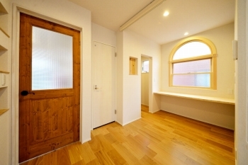 ケンテムハウス／無添加住宅 沢山の無垢木材を使用したアメリカンモダンテイストなお家の建築実例画像1