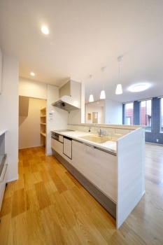 ケンテムハウス／無添加住宅 沢山の無垢木材を使用したアメリカンモダンテイストなお家の建築実例画像4