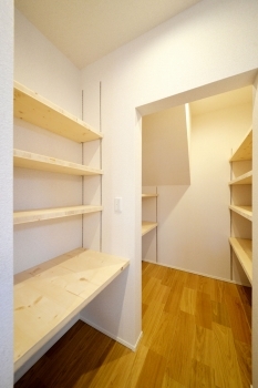 ケンテムハウス／無添加住宅 沢山の無垢木材を使用したアメリカンモダンテイストなお家の建築実例画像5