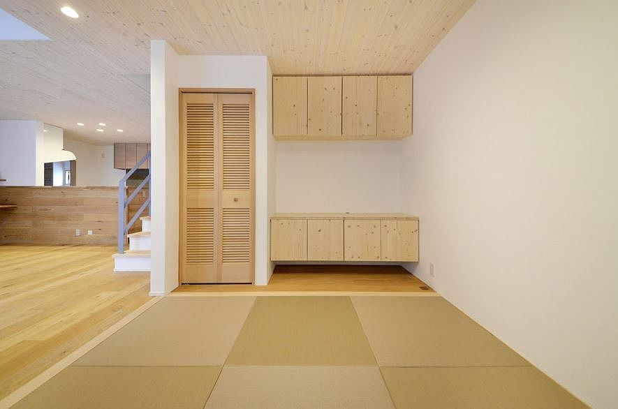 ケンテムハウス／無添加住宅 大胆な挿し色が映える、北欧デザインのスカンジナビアスタイルの家の建築実例画像2