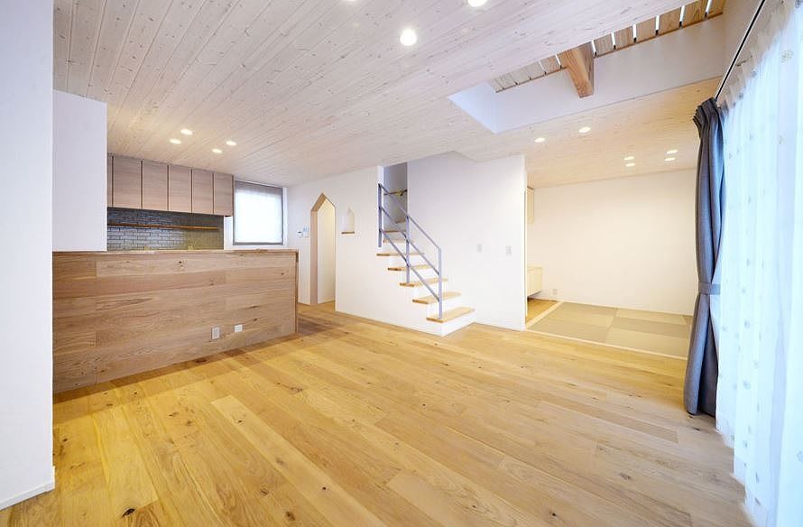 ケンテムハウス／無添加住宅 大胆な挿し色が映える、北欧デザインのスカンジナビアスタイルの家の建築実例画像3