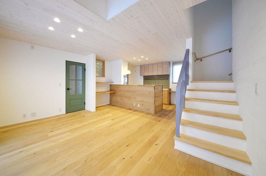 ケンテムハウス／無添加住宅 大胆な挿し色が映える、北欧デザインのスカンジナビアスタイルの家の建築実例画像4