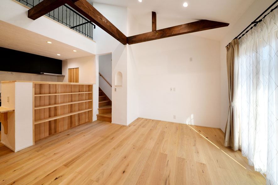 ケンテムハウス／無添加住宅 高い天井がもたらす、開放感が心地いい平屋の住まいの建築実例画像2