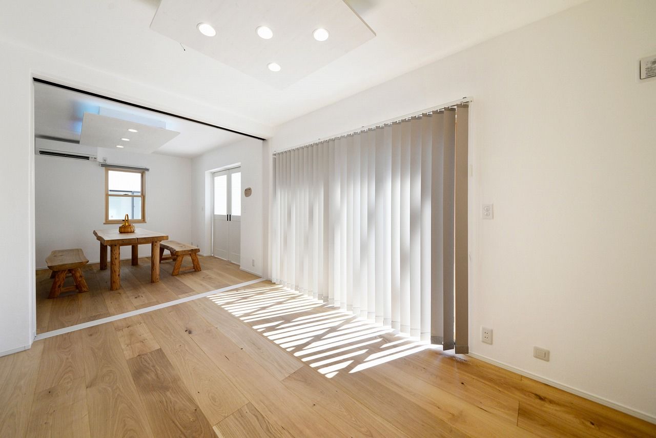 ケンテムハウス／無添加住宅 2階建てと平屋を組み合わせたような印象に残る外観とシーンに応じて空間をゾーニングできる設計が特徴の家の建築実例画像3