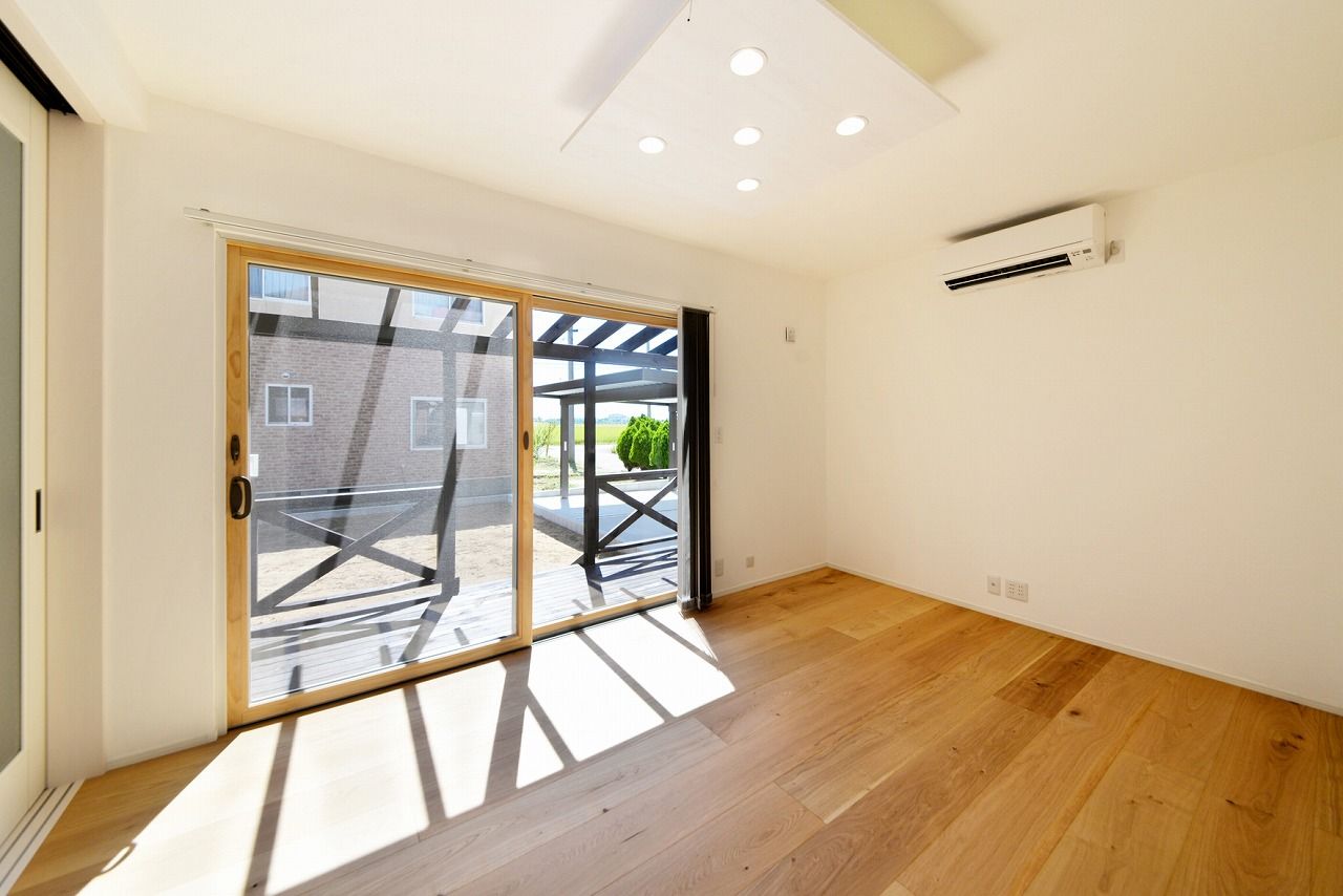 ケンテムハウス／無添加住宅 2階建てと平屋を組み合わせたような印象に残る外観とシーンに応じて空間をゾーニングできる設計が特徴の家の建築実例画像4