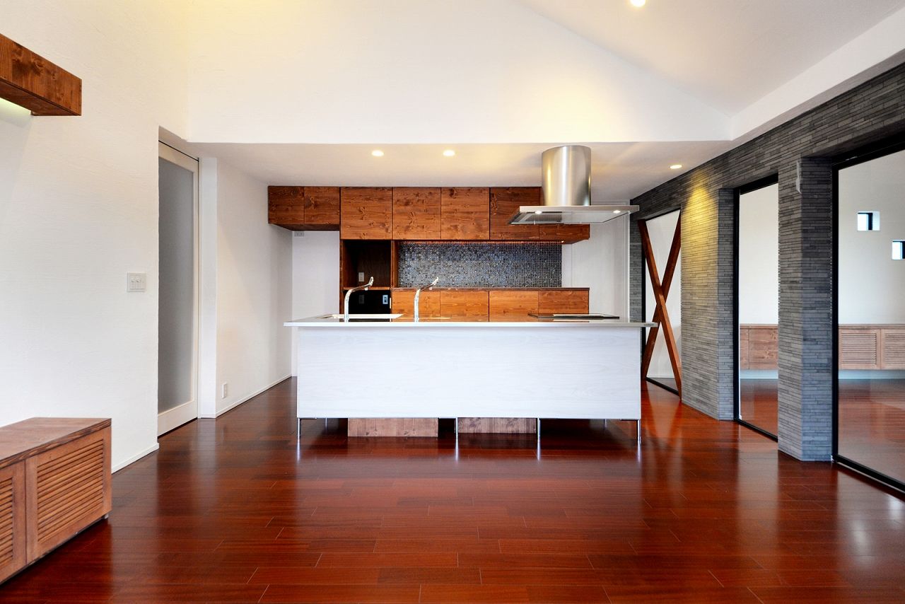 ケンテムハウス／無添加住宅 造作の建具や家具が美しいラグジュアリーモダンの家の建築実例画像2