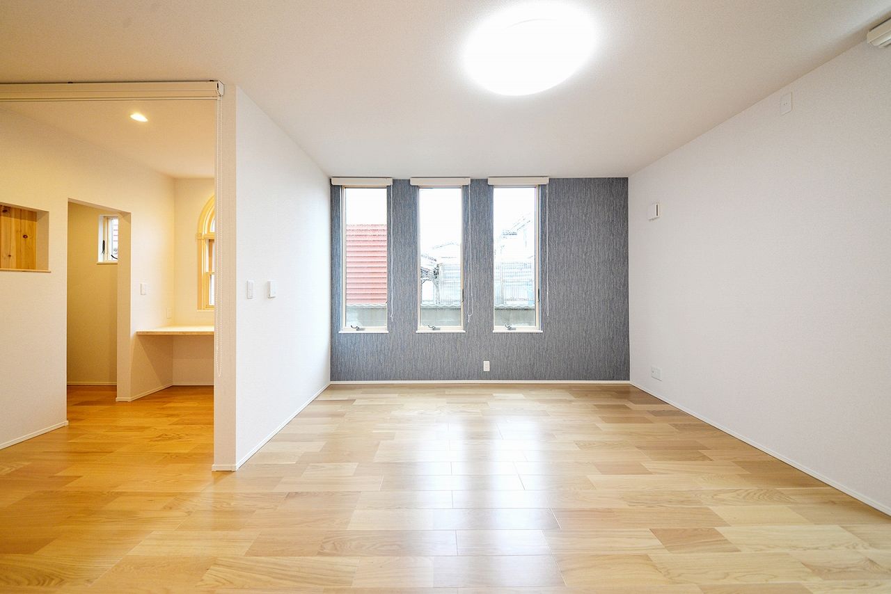 ケンテムハウス／無添加住宅 無垢の木材と白い壁のコントラストが美しい自然素材の家の建築実例画像3