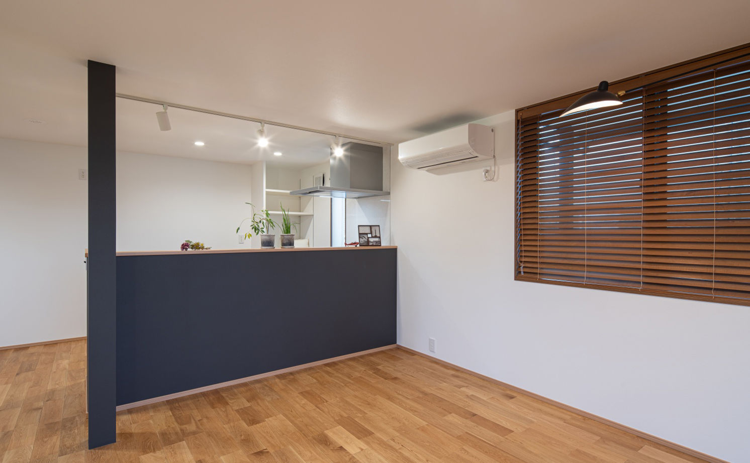 エツサス 【2000万円台前半】木の温もりに包まれたナチュラルな住空間。外につながる広々としたウッドデッキで開放的の建築実例画像2