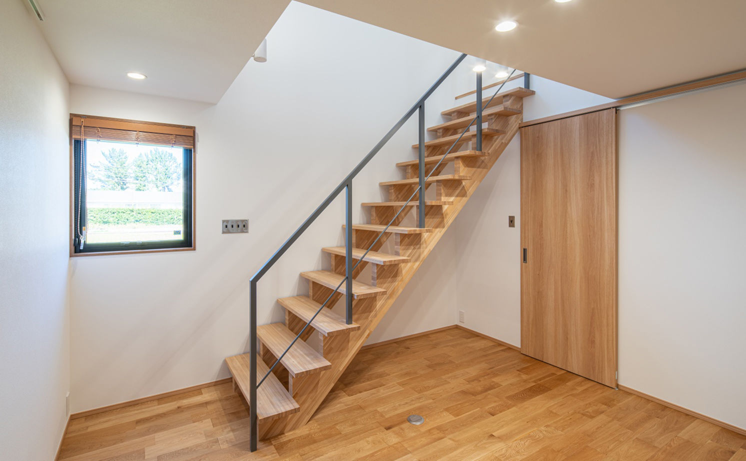 エツサス 【2000万円台前半】木の温もりに包まれたナチュラルな住空間。外につながる広々としたウッドデッキで開放的の建築実例画像6