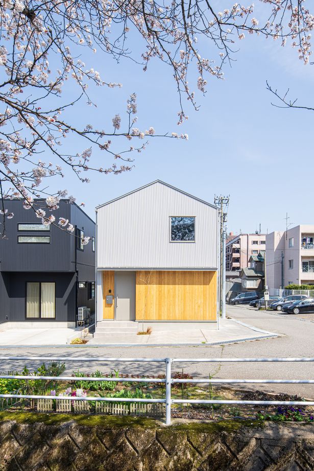 エツサス 【吹き抜け・フリースペース】2階フリースペースを有効活用。吹き抜けからの眺望を楽しめる家の建築実例画像6